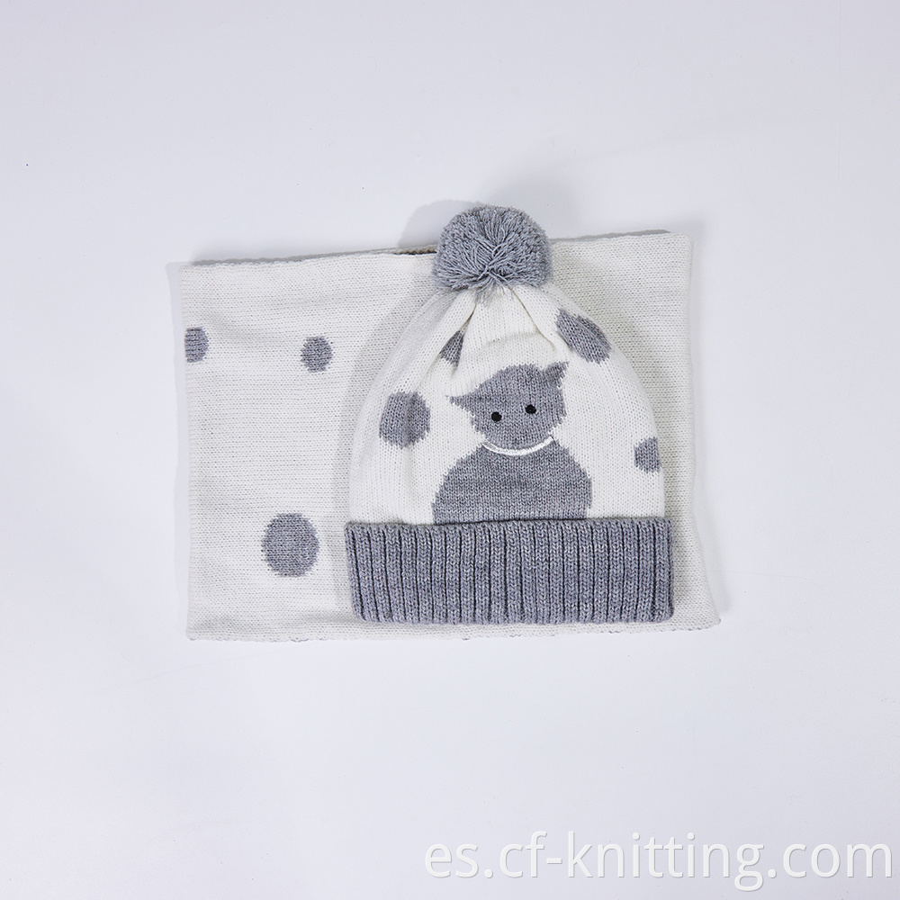 Cf T 0005 Knitted Hat And Scarf 1